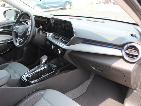 New 2026 Chevrolet Trax LT w/ Driver Confidence Package FWD image 25