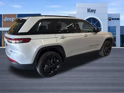Used 2024 Jeep Grand Cherokee Limited w/ Black Appearance Package AWD/4WD image 8