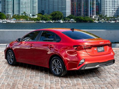 Used 2023 Kia Forte LXS image 7