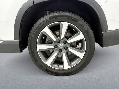 Used 2025 Honda Pilot Elite image 29