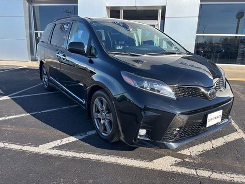 Used 2020 Toyota Sienna SE w/ Protection Package image 2