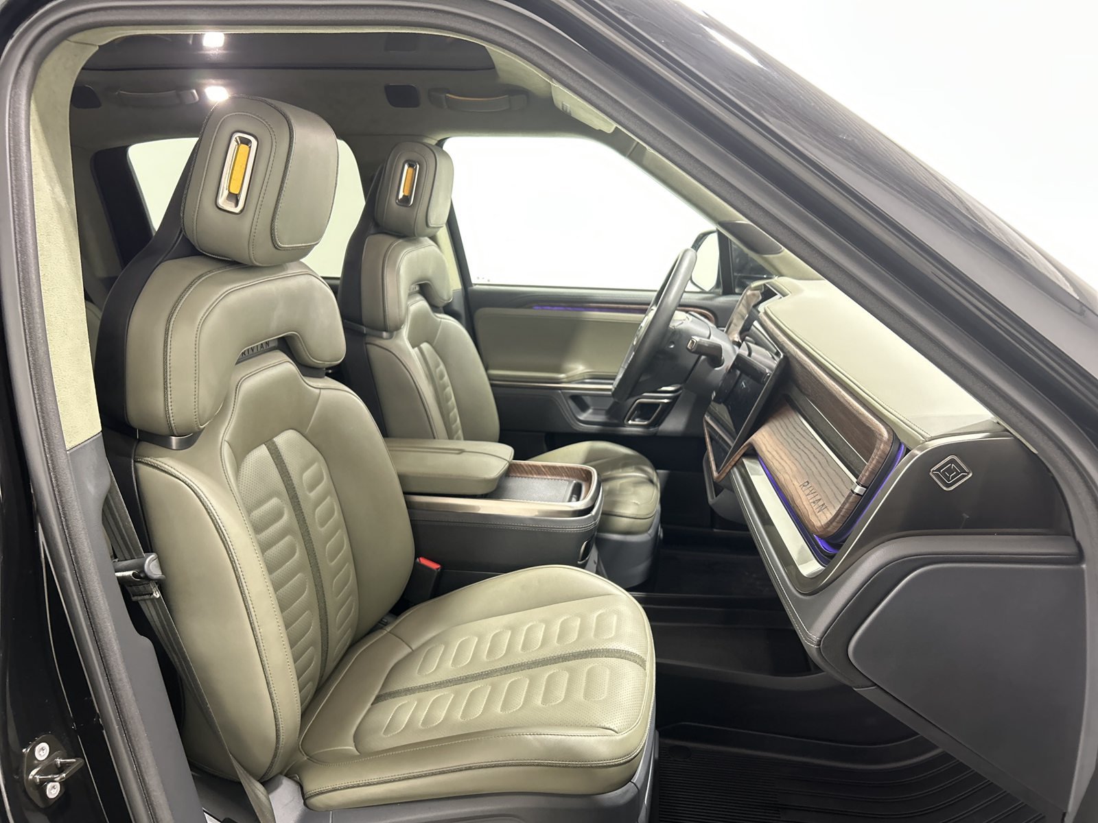 Used 2022 Rivian R1T Adventure AWD/4WD image 23
