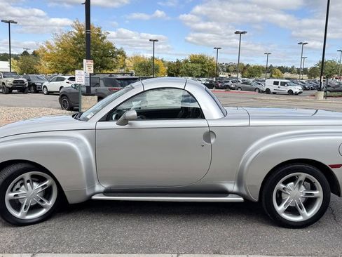 Used 2004 Chevrolet SSR w/ Preferred Equipment Group image 6