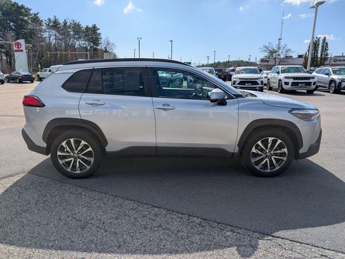 Used 2022 Toyota Corolla Cross XLE w/ Convenience Package image 7