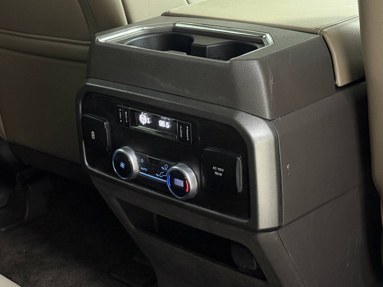Used 2018 Ford Expedition XLT w/ Equipment Group 202A RWD image 32