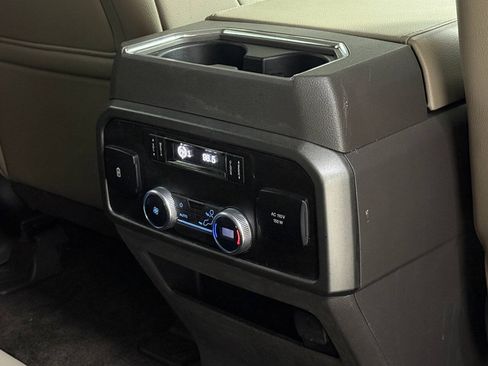 Used 2018 Ford Expedition XLT w/ Equipment Group 202A RWD image 32
