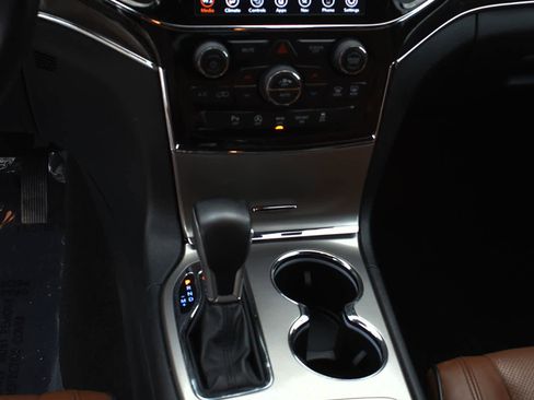 Used 2021 Jeep Grand Cherokee Overland image 17