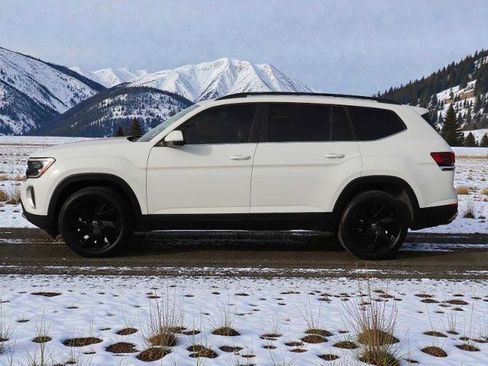 Used 2025 Volkswagen Atlas SE image 3