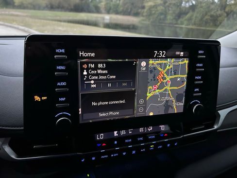 Used 2022 Toyota Sienna Limited image 27