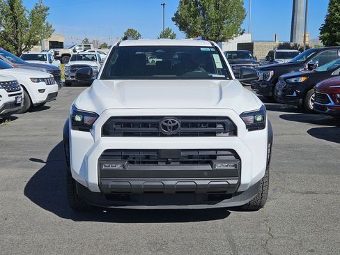 Used 2025 Toyota 4Runner SR5 AWD/4WD image 11