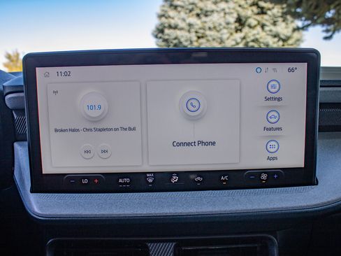 Used 2025 Ford Maverick XLT w/ Equipment Group 302A AWD/4WD image 40