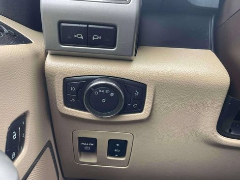 Used 2018 Ford F150 Lariat w/ Equipment Group 502A Luxury AWD/4WD image 19
