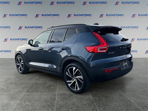 Used 2022 Volvo XC40 T5 R-Design w/ Advanced Package image 3