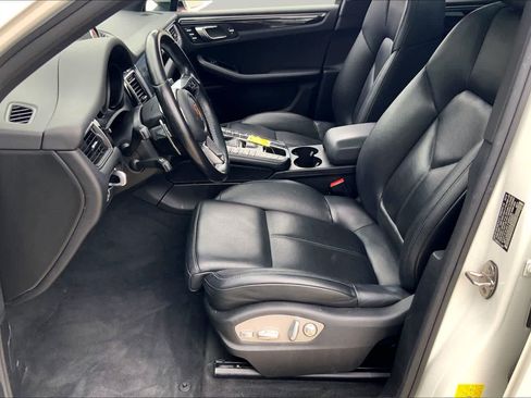 Used 2018 Porsche Macan AWD/4WD image 8
