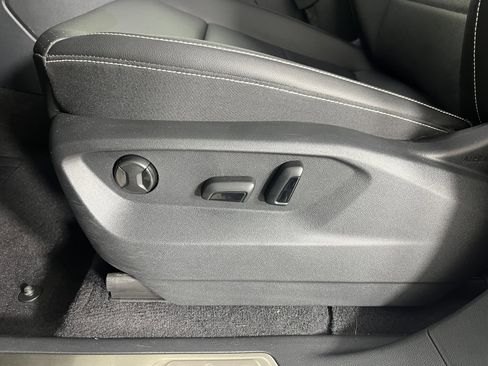 Certified 2023 Volkswagen Atlas SE w/ Black Wheel Package image 19