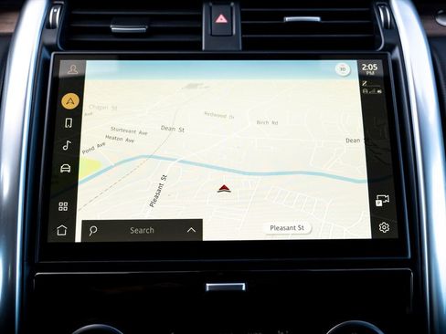 Certified 2024 Land Rover Discovery Dynamic SE image 27