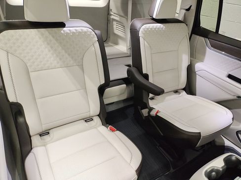 Used 2025 GMC Acadia Denali w/ Super Cruise Package image 11