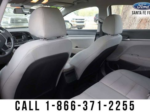 Used 2017 Hyundai Elantra SE image 10
