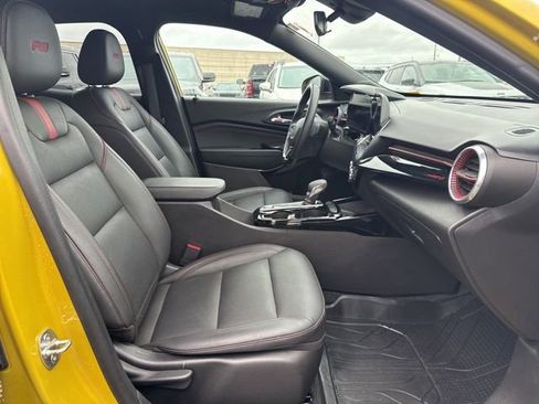 Used 2024 Chevrolet Trax RS w/ Sunroof Package FWD image 28