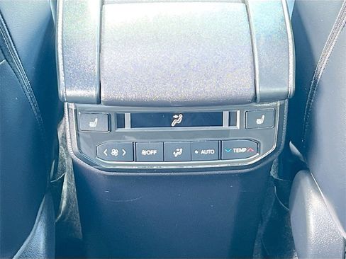 Used 2023 Toyota Highlander Platinum image 25