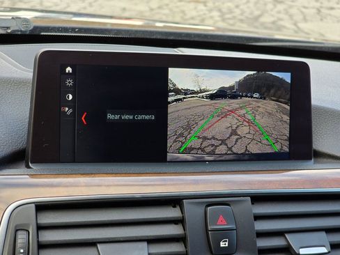 Used 2018 BMW 320i xDrive Sedan w/ Convenience Package image 9