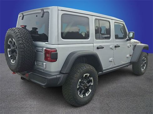 Used 2024 Jeep Wrangler Rubicon w/ Technology Group image 4
