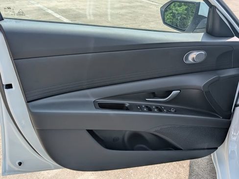 New 2026 Hyundai Elantra SE FWD image 10