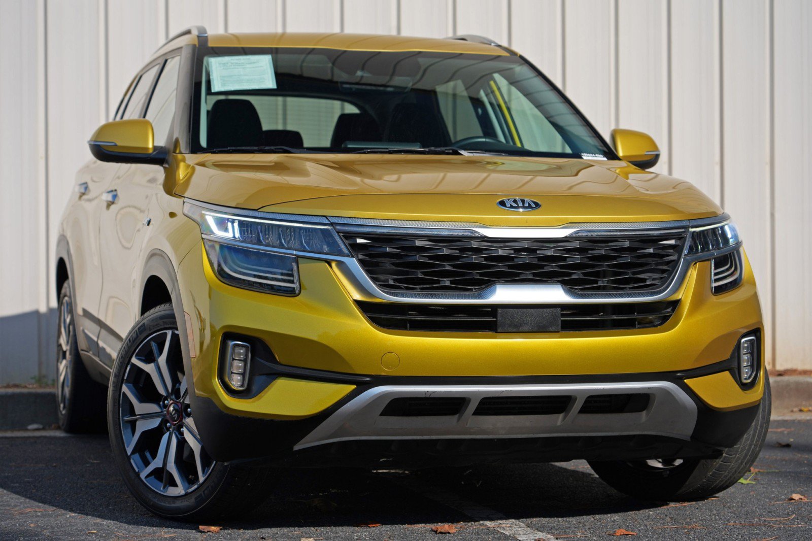 Used 2021 Kia Seltos SX w/ SX Sunroof Package AWD/4WD image 2