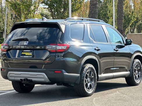 Used 2025 Honda Pilot TrailSport image 4