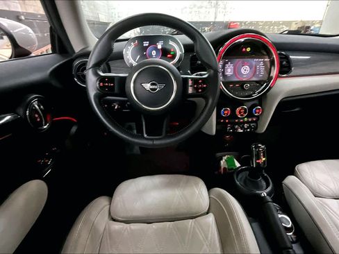 Used 2023 MINI Cooper 2-Door Hardtop w/ Signature Upholstery Package image 8