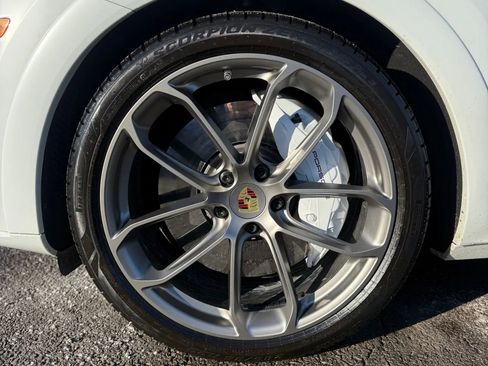 Used 2022 Porsche Cayenne Turbo image 35