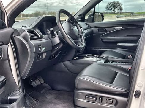 Used 2023 Honda Passport EX-L image 3