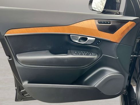 Used 2023 Volvo XC90 B5 Plus image 31