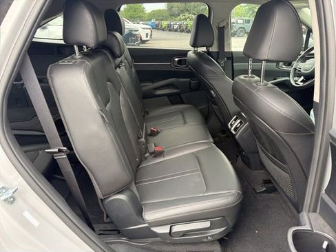 Used 2024 Kia Sorento S w/ Panoramic Sunroof Package FWD image 12