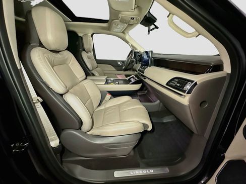 Used 2022 Lincoln Navigator L Reserve w/ Monochromatic Package AWD/4WD image 37