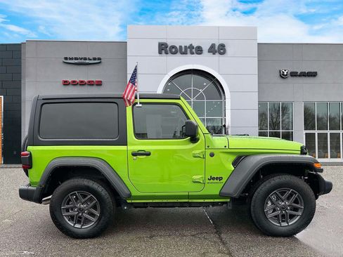 Used 2025 Jeep Wrangler Sport AWD/4WD image 6