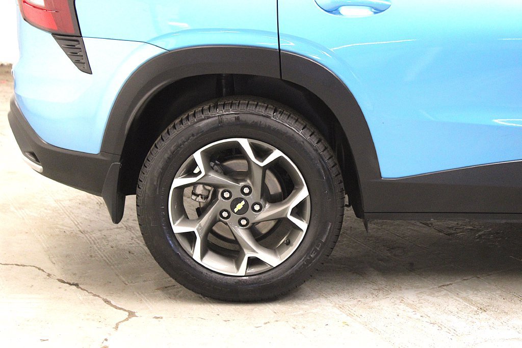 Used 2025 Chevrolet Trax LT w/ LT Convenience Package FWD image 34