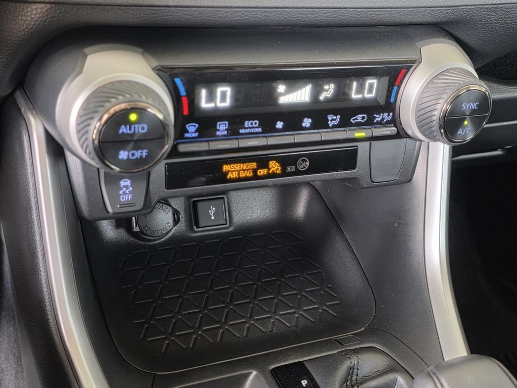 Used 2022 Toyota RAV4 XLE w/ Convenience Package AWD/4WD image 22