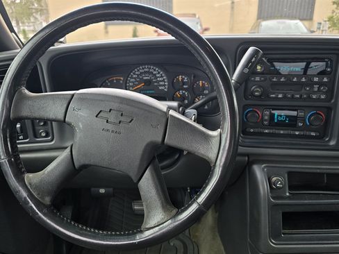 Used 2005 Chevrolet Silverado 2500 LS w/ Heavy-Duty Power Package image 18