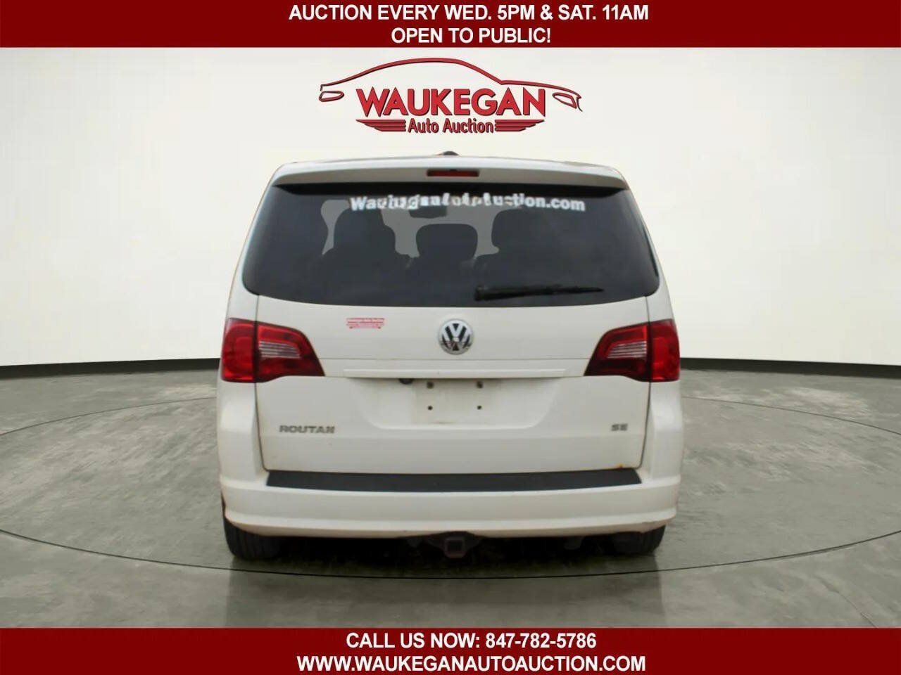Used 2010 Volkswagen Routan SE FWD image 6