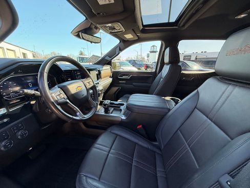 Used 2024 Chevrolet Silverado 1500 High Country w/ High Country Premium Package AWD/4WD image 4