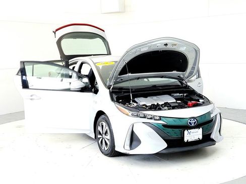 Certified 2018 Toyota Prius Prime Premium FWD image 9