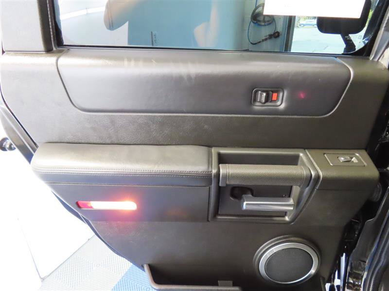 Used 2005 HUMMER H2 w/ Preferred Equipment Group AWD/4WD image 31