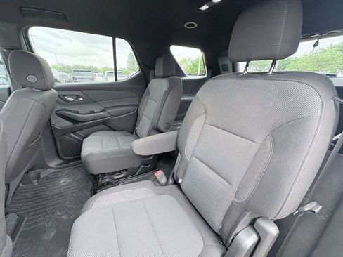 Used 2023 Chevrolet Traverse LT FWD image 7