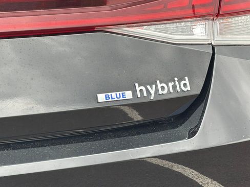 Used 2022 Hyundai Elantra Blue image 25