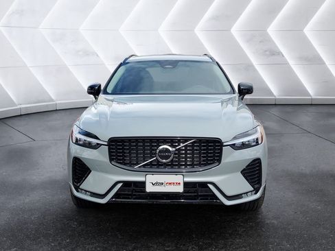 Used 2025 Volvo XC60 B5 Core w/ Climate Package AWD/4WD image 2