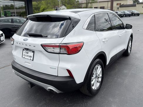 Used 2020 Ford Escape SE FWD image 17