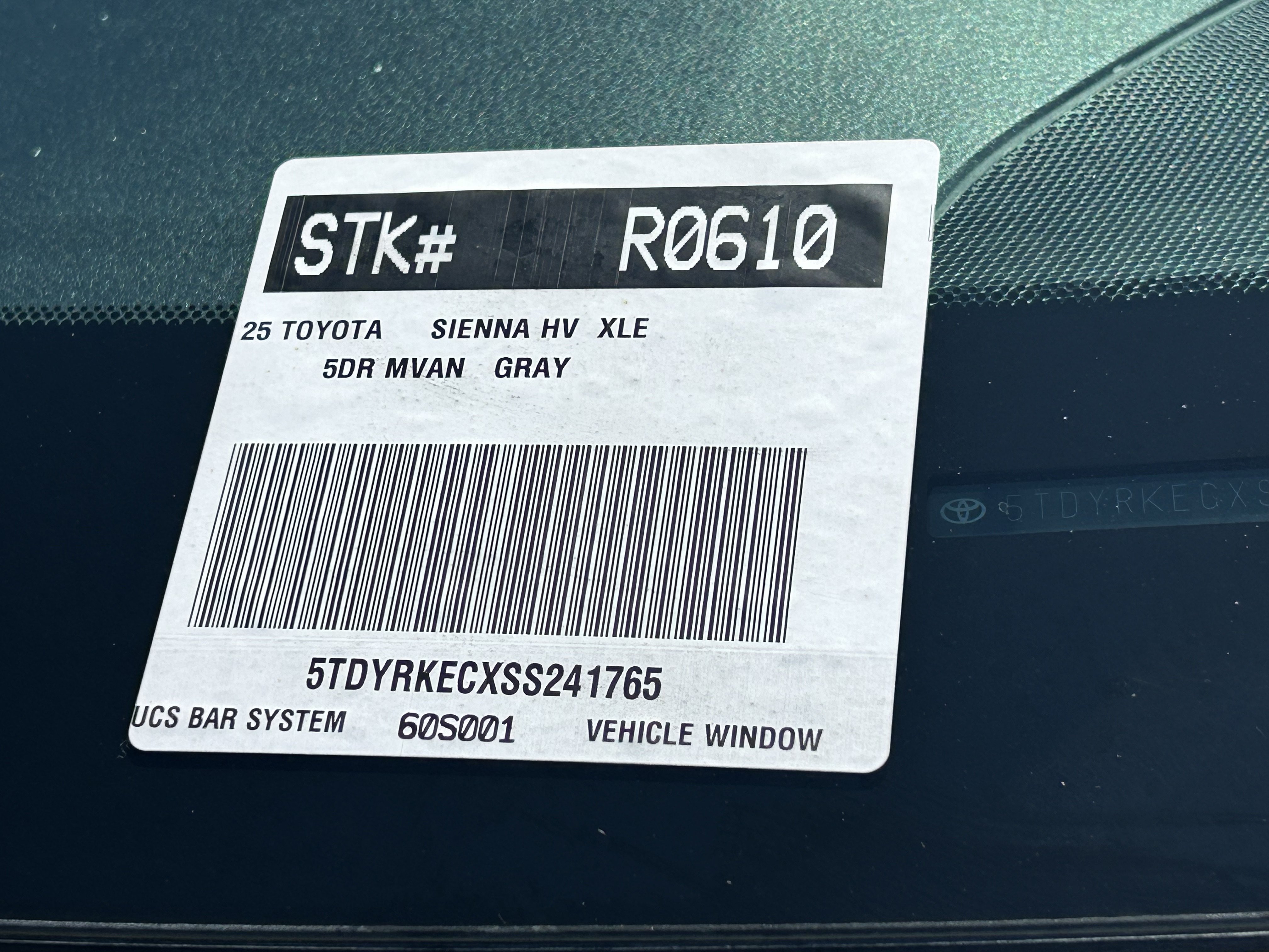 Certified 2025 Toyota Sienna XLE FWD image 32
