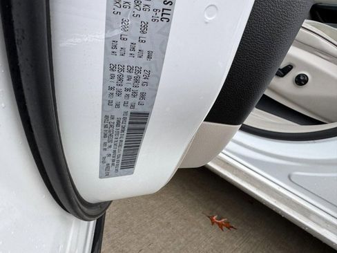 Used 2017 Chrysler Pacifica Limited image 28