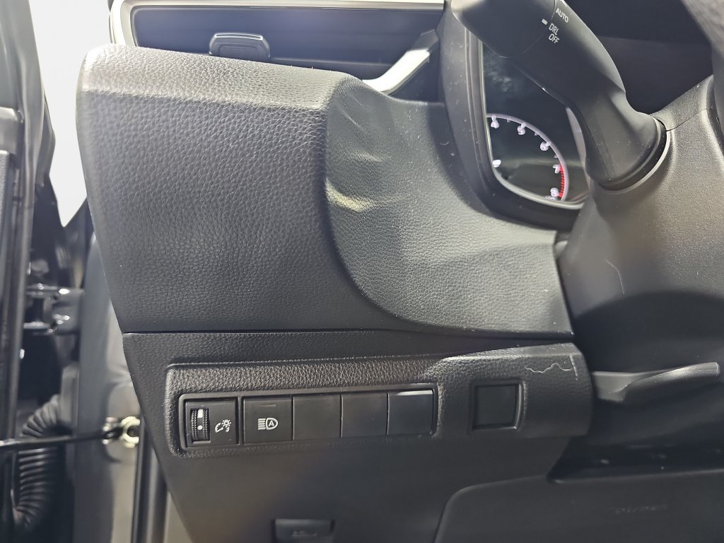 Used 2024 Toyota Corolla LE FWD image 28